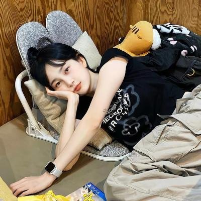 俏丽佳人封面